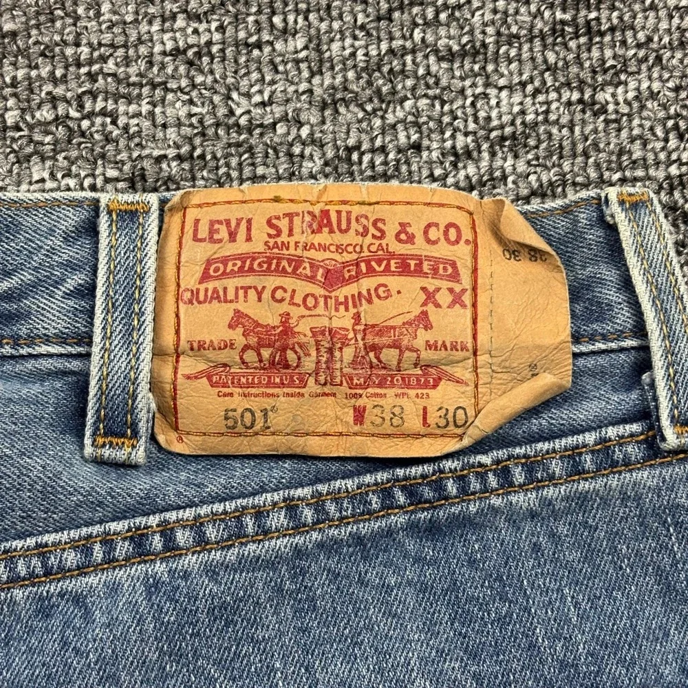 Vintage 2005 Levis 501 Straight Leg Medium Wash Blue Denim Jeans Size 38x30